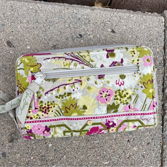 VERA BRADLEY Women’s Quilted Floral Pink Green Clasp Full Zipper Wallet - Picture 4 of 13